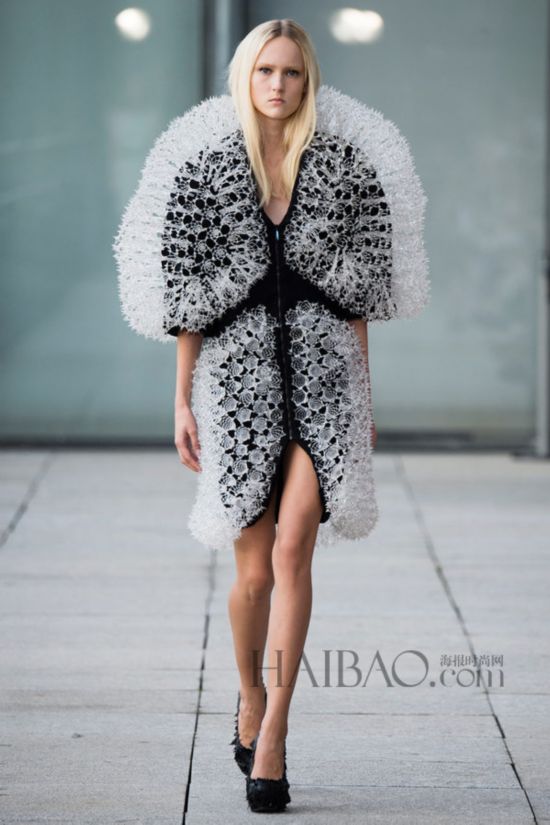 ����˹�������ɱ� (Iris van Herpen) 2015����Ůװ��