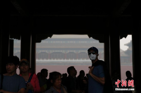 全国多城市现雾霾天 空气质量指数“爆表”