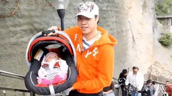 黄毅清发疯曝光黄奕私事死磕到底 比不雅视频