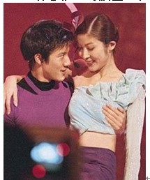 杨幂范冰冰柳岩惨遭摸胸 揭女星招摇被偷袭瞬