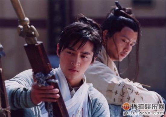 《仙剑奇侠传》中成功塑造了豪爽深情的"李逍遥"一角而成名,有"古装