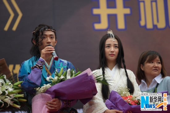 组图:《夺路而逃》开机 张一山朴河宣合作领衔主演