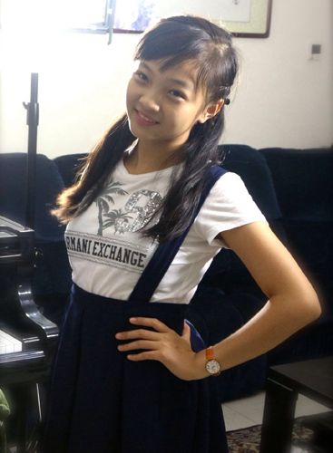 15岁林妙可高中私照曝光 身材傲人邻家少女初长成