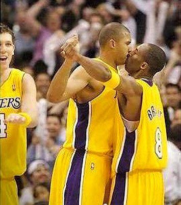 美术学院副教授强吻女学生 体坛无敌强吻大曝