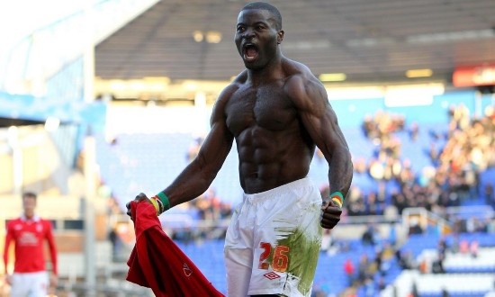 日本无节操小鲜肉饮料走红 图揭足坛肌肉男星