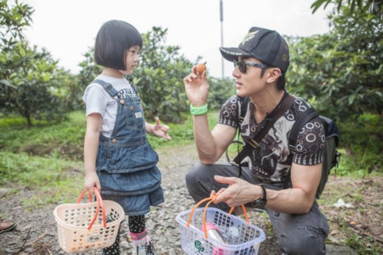 吴尊全家庆生独宠女儿 NeiNei化身冰雪女王