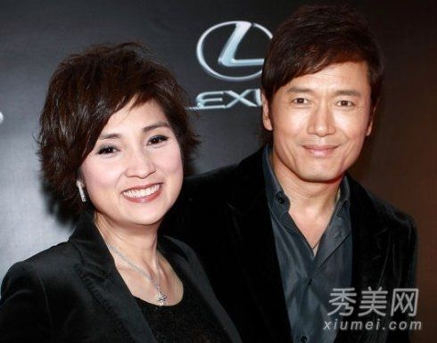 哥布林杂耍艺人-\"三哥\"苗侨伟和\"三嫂\"戚美珍是TVB的老戏骨,两人从最初的荧屏