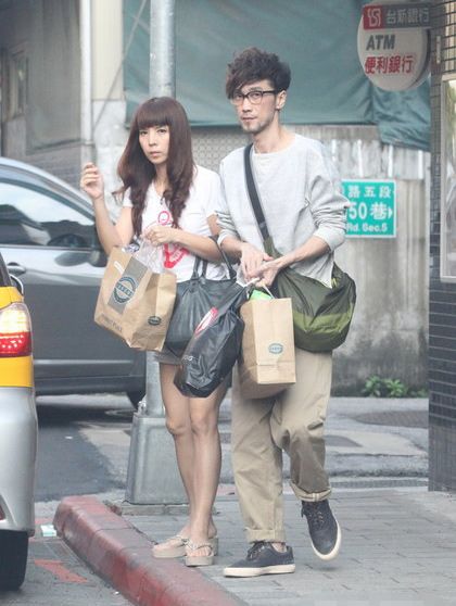 周传雄胃病暴瘦到脱像 秘藏美娇妻13年遭曝光/图