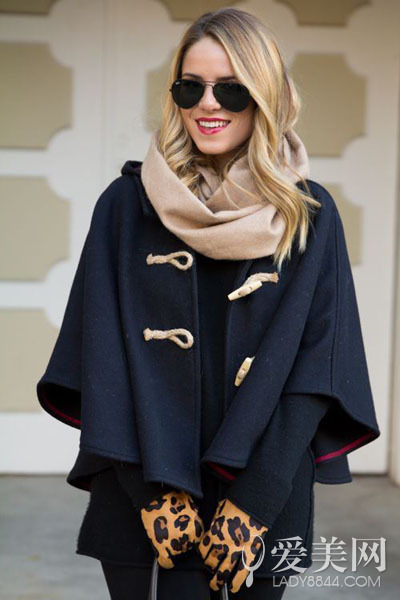 No臃肿轻便上阵 斗篷外套时髦显瘦