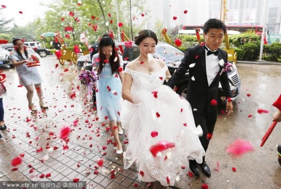 刘涛老公王珂背上纹涛字 揭秘娱圈幸福情侣