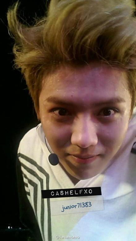 90后小鲜肉鹿晗解约SM娱乐 呆萌酷拽自拍停不