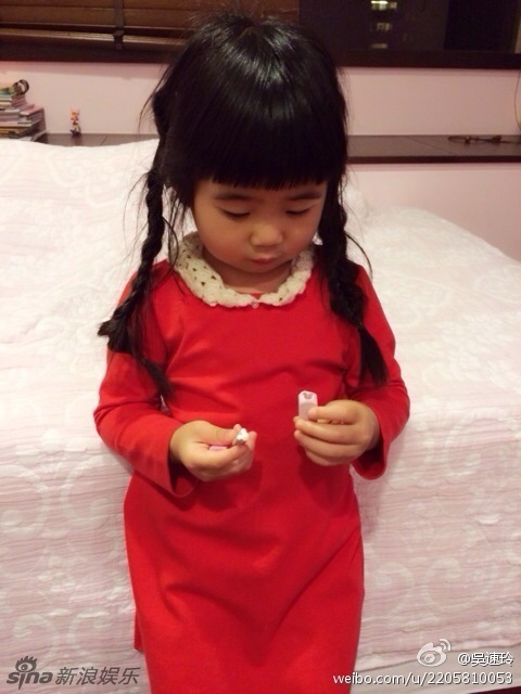 《爸爸去哪儿》小<em>美女</em>PK:多多电眼贝儿<em>长腿</em>【