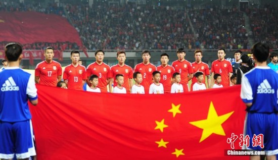 国足2:1胜巴拉圭 郑智点球武磊破门