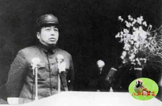 建国后的共和国将帅风采 周恩来与彭德怀合影