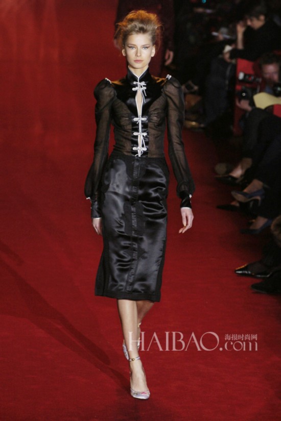 ҡPtP (Yves Saint Laurent) 2004VtCk˨q