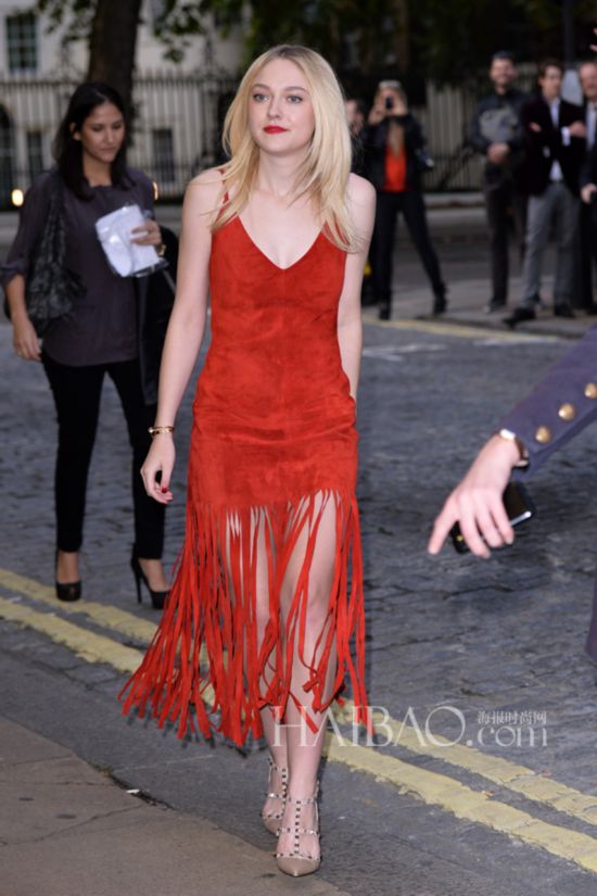 aɶ105AFPS (Dakota Fanning) ValentinoQayĬȦb۴ѥ[mEffie GraynM§C