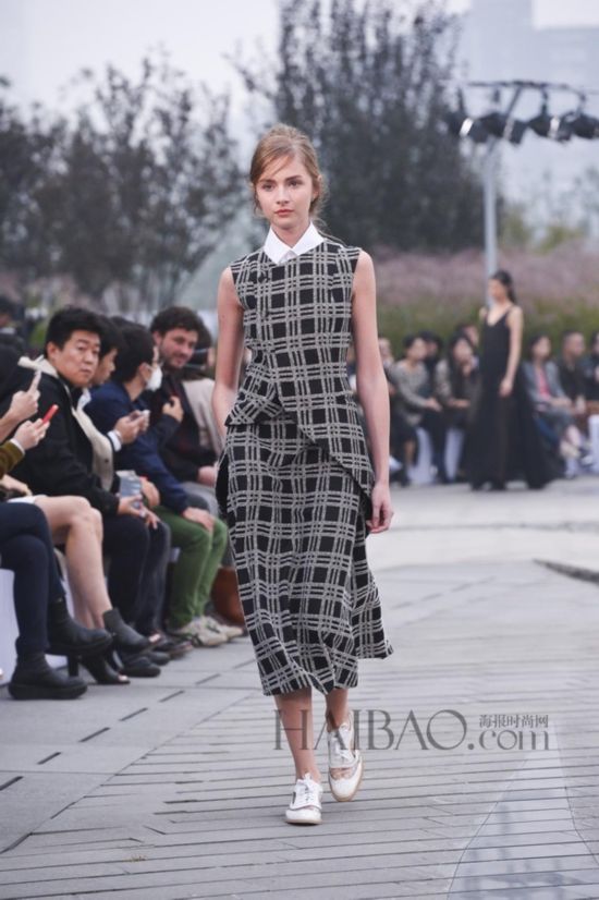 Fashion Now!中国设计师专场:Vega Zaishi Wang 2015春夏女装发布会