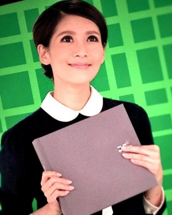 杨幂男人装大片狂野性感 体育美女主播来PK