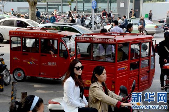 学校门前及商业繁华地段等重点区域从