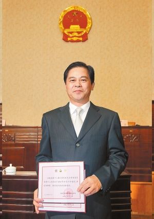 陈豪同志简历