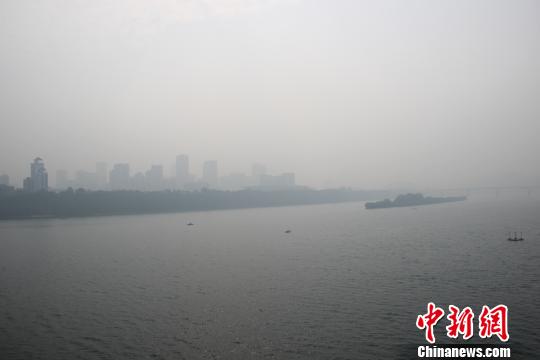 广西柳州空气重度污染超48小时启动雾霾三级响应
