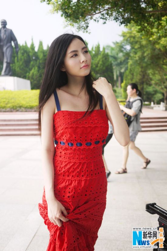 刘惜君深圳录制外景尽地主之谊 女神范儿仙气