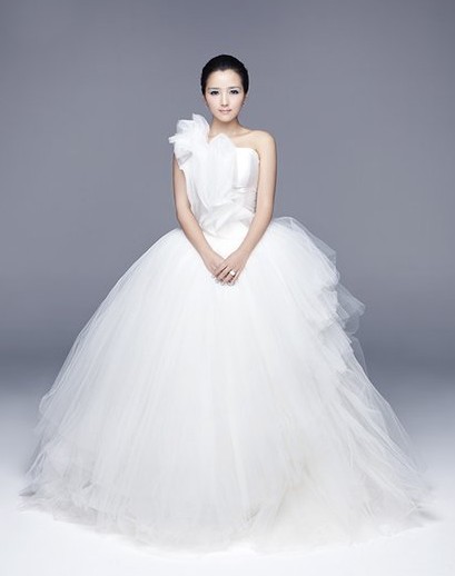 孙俪婚纱_理想之城孙俪婚纱剧照(3)