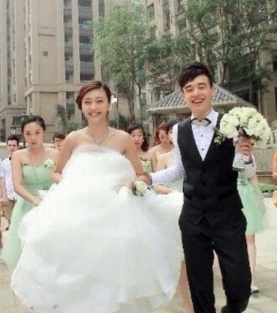 孙俪结婚婚纱_邓超孙俪结婚(3)