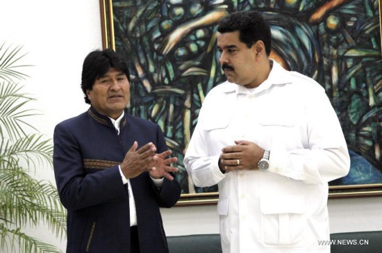 Bolivian President Evo Morales talks with his Venezuelan counterpart Nicolas Maduro(R)during the extraordinary Summit of the Bolivarian Alliance for the Peoples of Our America (ALBA), in Havana, Cuba, on Oct. 20, 2014. 