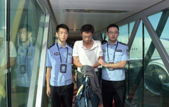 截至10月10日,已经有128名潜逃国外的经济犯罪嫌疑人被缉捕回国 截至10月10日,已经有128名潜逃国外的经济犯罪嫌疑人被缉捕回国
