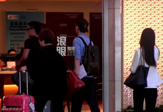 张翰古力娜扎传绯闻 张翰离京粉丝送行(组图)