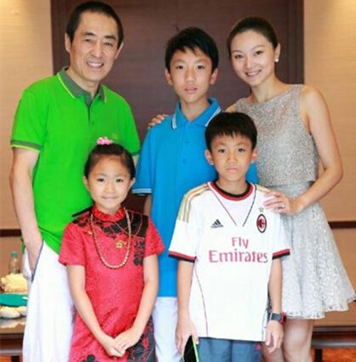 张艺谋小女儿近照曝光 网友纷纷称赞可爱:真象爹