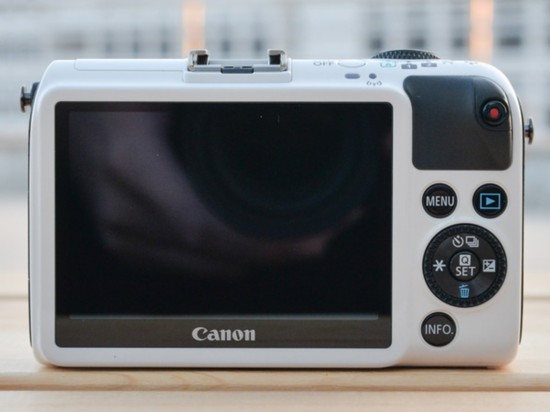 EOS M2