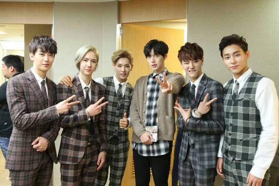 16日,乐华娱乐(yh entertainment)强势推出的新人男团uniq登陆韩国
