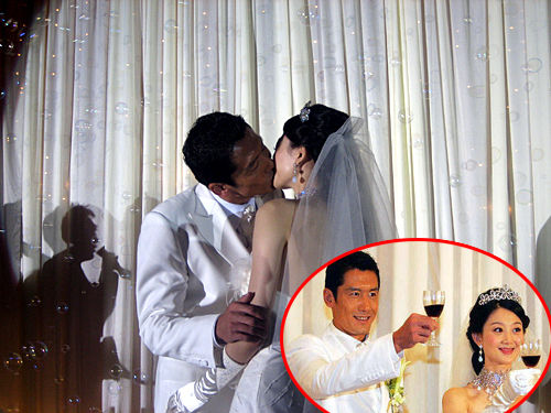杨晨与妻子刘珊珊—2006年11月4日"绿茵好男人"杨晨告别单身生活