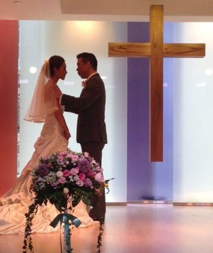 <em>艳照门女星</em>现状: 陈冠希旧爱大婚 阿娇寄情工作