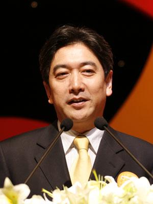 何炅老婆_何炅月收入