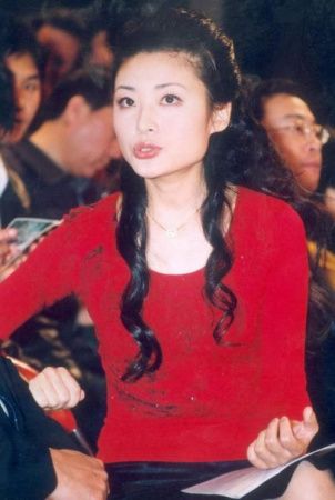 何炅老婆_何炅月收入多少(3)