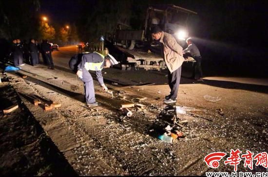 西安一载9人三轮夜晚翻车致1死8伤 事故原因不明【组图】