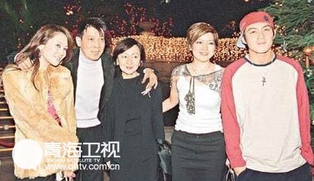 杨幂赵薇张杰谢娜小沈阳吴尊 明星罕见全家福