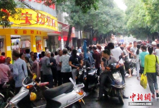 广西灵山县再发恶性砍杀事件 一男子闹市被砍