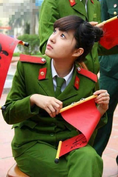 越南女兵艺术照走红 宅男:这样怎么打仗?【20】