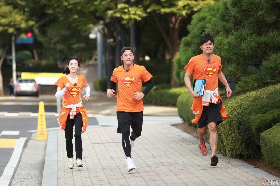 《跑男》大闹韩国 Angelababy素颜出镜 食量惊