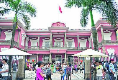 澳门政府总部开放日吸引1.6万人次市民藉此享天伦