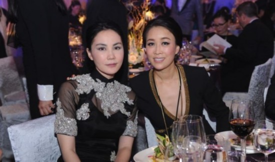 王菲女儿李嫣与那英儿子高兴玩耍 揭王菲那英