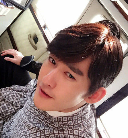 张翰晒自拍被疑戴假发 网友:这头发真是醉了\/图