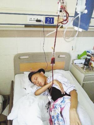 刘世伟在医院接受治疗.
