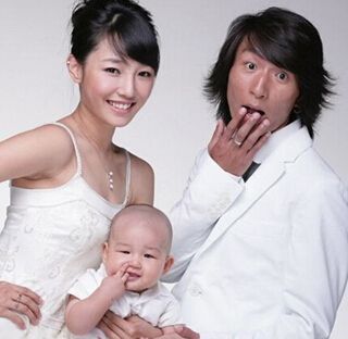 陈羽凡白百何一家现身儿子可爱 二胎计划提上