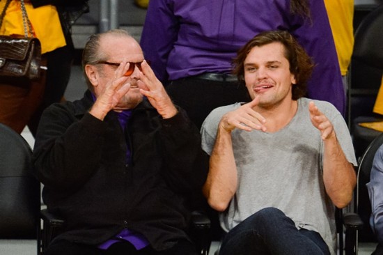 名流云集!马云李连杰观战湖人 赵薇一家现身