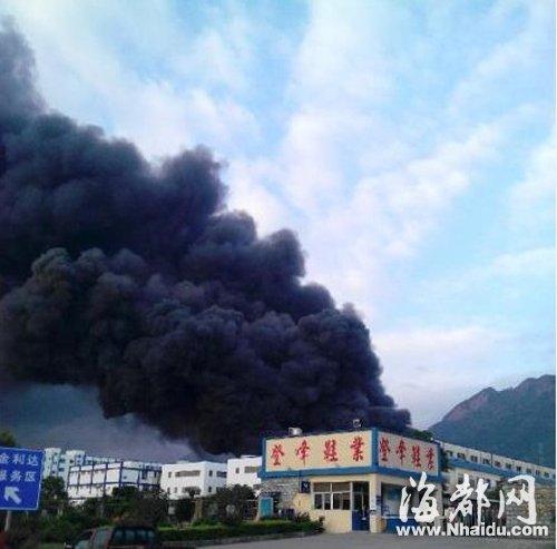 福清一鞋厂突发大火 周边加油站紧急关门停业